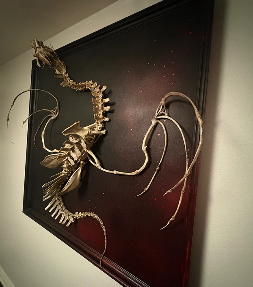 Symmetrical Skeletal Articulation – The Dragon King Overhead view of the Ollphéist skeletal dragon, showcasing the symmetrical articulation of real animal bones and the crimson red shadow painting.